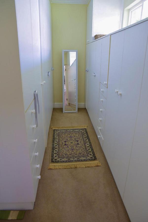 On Pinewood Guest House Cape Town Bagian luar foto