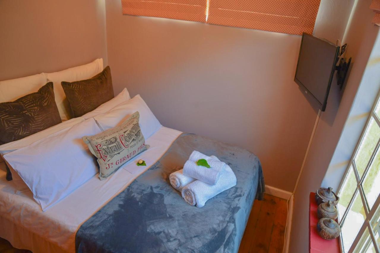 On Pinewood Guest House Cape Town Bagian luar foto