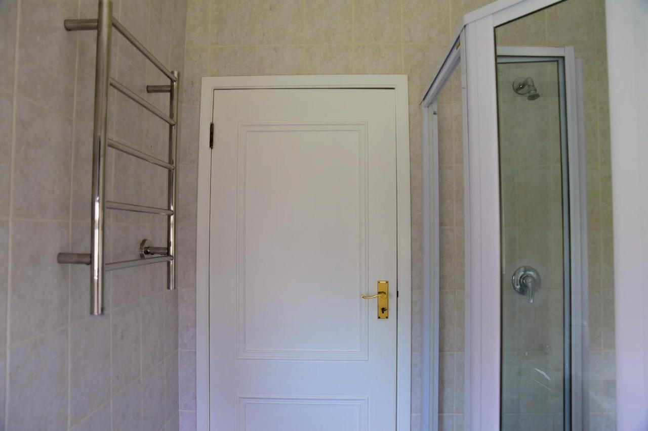 On Pinewood Guest House Cape Town Bagian luar foto