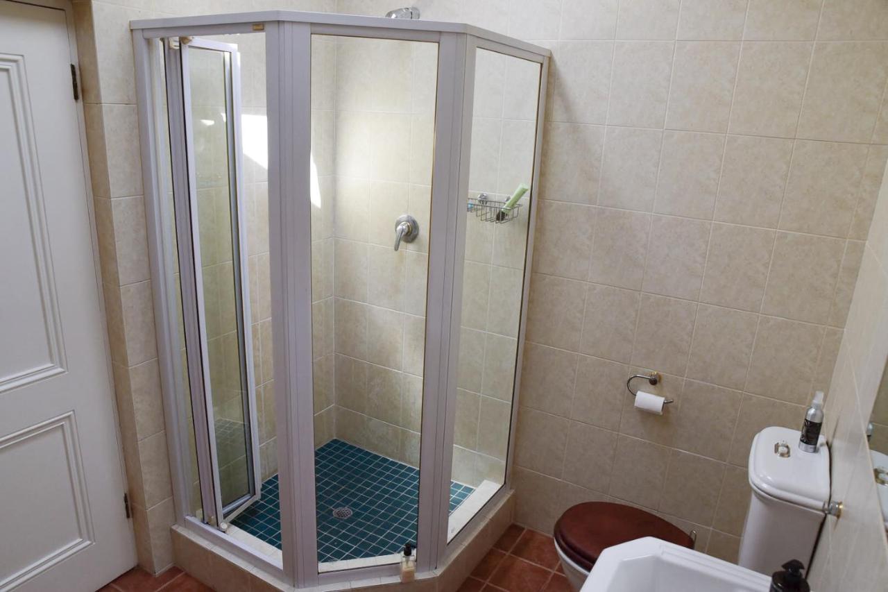 On Pinewood Guest House Cape Town Bagian luar foto